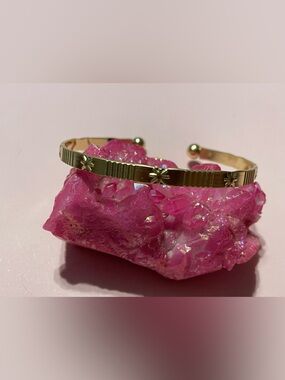 Gold Tone Star Cuff Bracelet #9242